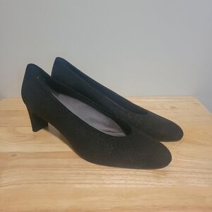 Stuart Weitzman Chicpump Black Goose Bump Size 8